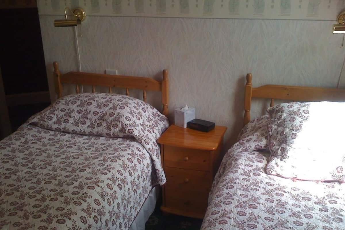 Twin Room | Bathroom