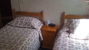 Twin Room | Bathroom