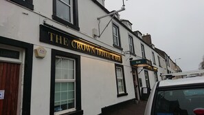 Exterior - Crown Hotel and Bar (Castle Douglas)