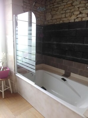 Dusche, Regendusche, kostenlose Toilettenartikel, Haartrockner