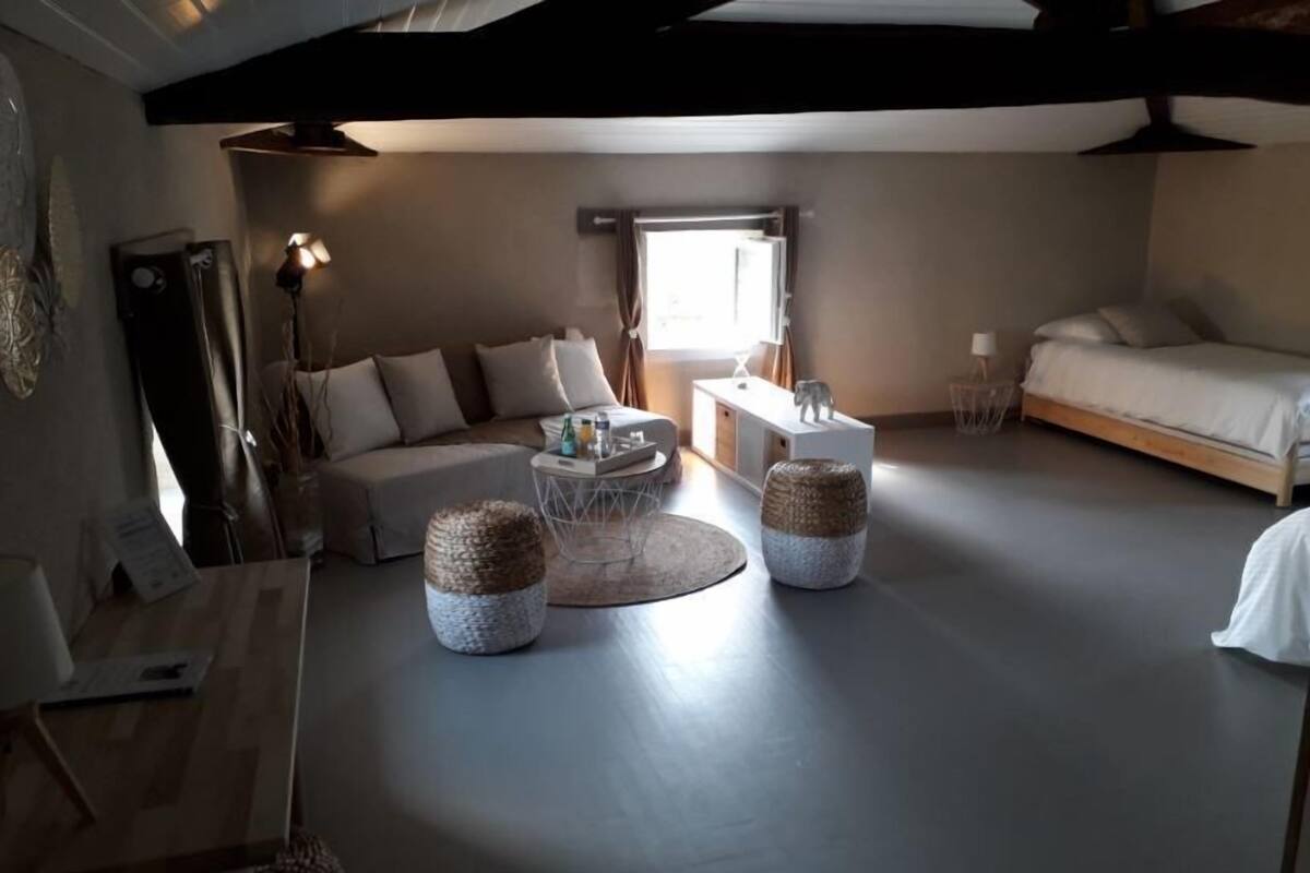 Familiekamer (Chambre Mélusine) | 1 slaapkamer, luxe beddengoed, individueel gedecoreerd