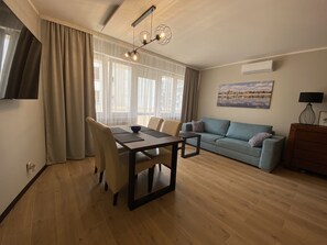 Comfort-Apartment, 1 King-Bett und Schlafsofa, Blick auf den Innenhof