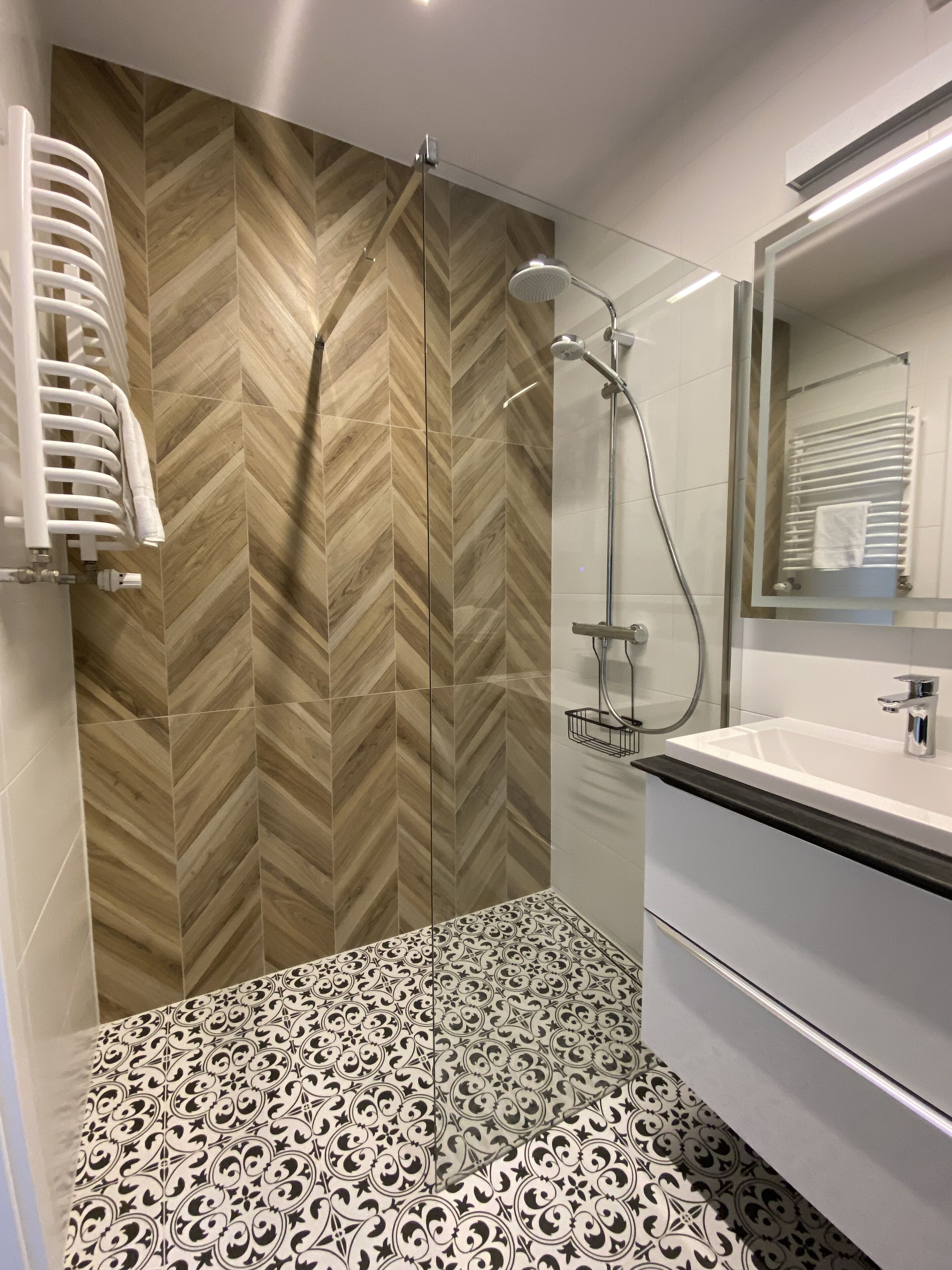 Standard Apartment, 1 King Bed, Courtyard View | Bathroom