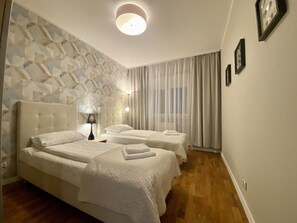 Comfort-Apartment, Mehrere Betten, Blick auf den Innenhof | Hochwertige Bettwaren, Verdunkelungsvorhänge, Bügeleisen/Bügelbrett