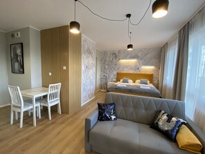 Standard-Apartment, 1 King-Bett, Blick auf den Innenhof | Hochwertige Bettwaren, Verdunkelungsvorhänge, Bügeleisen/Bügelbrett