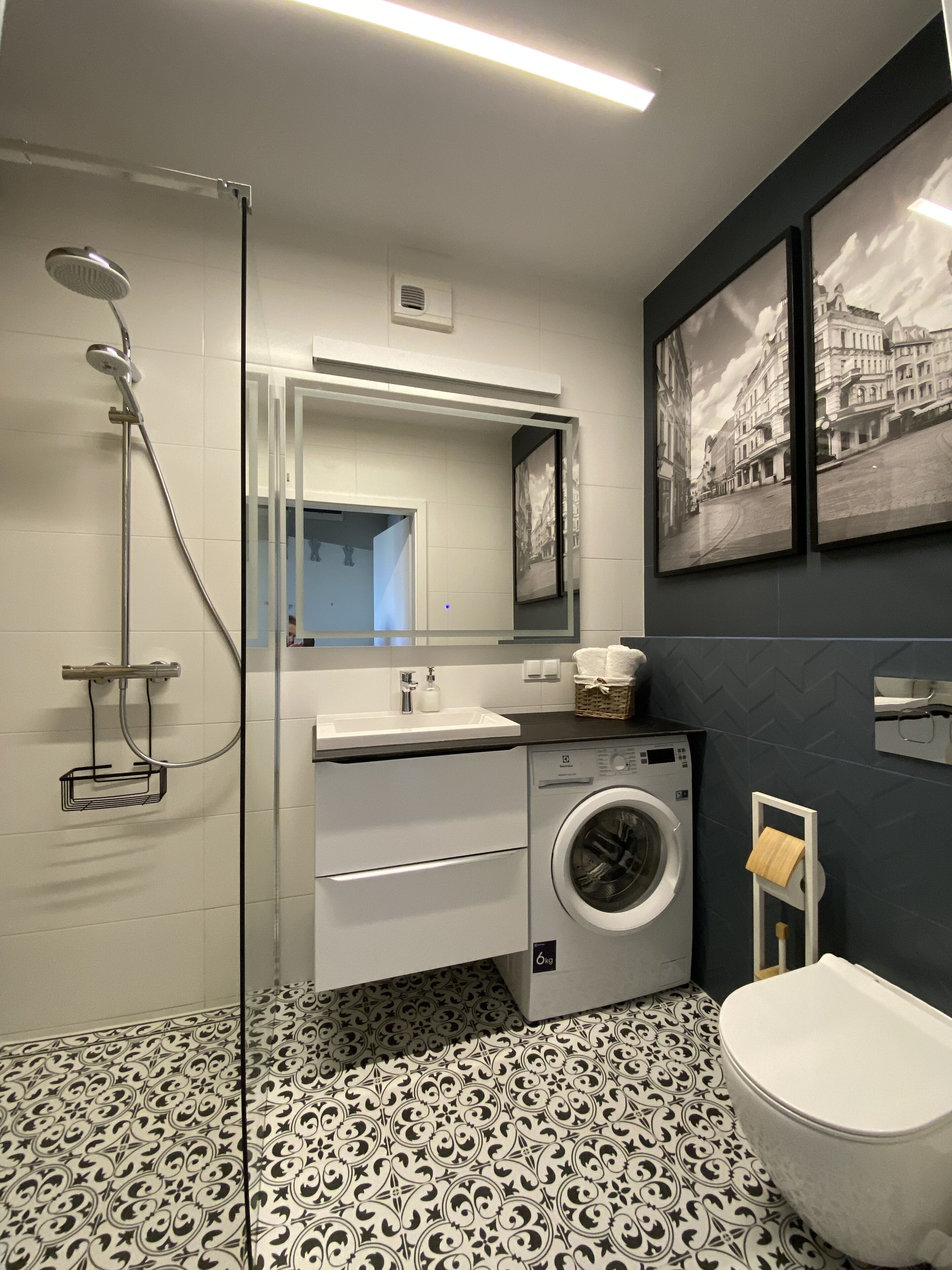 Apartamento estándar, 1 cama de matrimonio grande, vistas al patio | Baño | Secador de pelo y toallas