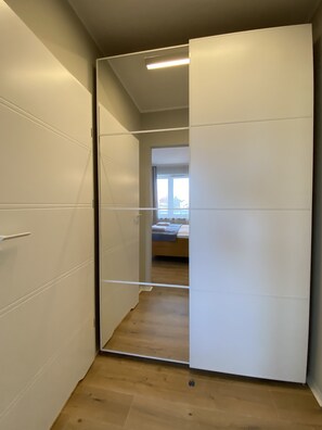 Standard Apartment, 1 King Bed, Courtyard View | Premium bedding, blackout curtains, iron/ironing board, cots/infant beds