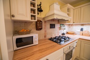 Private kitchen - Luxury Holiday Home Zupan (Škocjan)