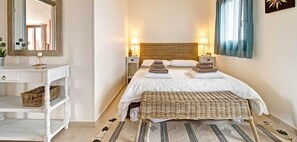 Superior Room, 1 Queen Bed, City View | Desk, free WiFi, bed sheets - B&B La Terra dei Mari (Pachino)