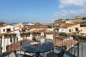 Apartment, 2 Schlafzimmer, Terrasse, Stadtblick | Terrasse/Patio