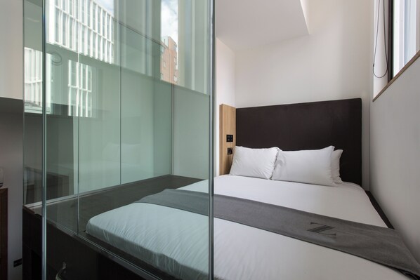 Family Room | Individually furnished, desk, laptop workspace, blackout curtains - The Z Hotel Shoreditch (London)