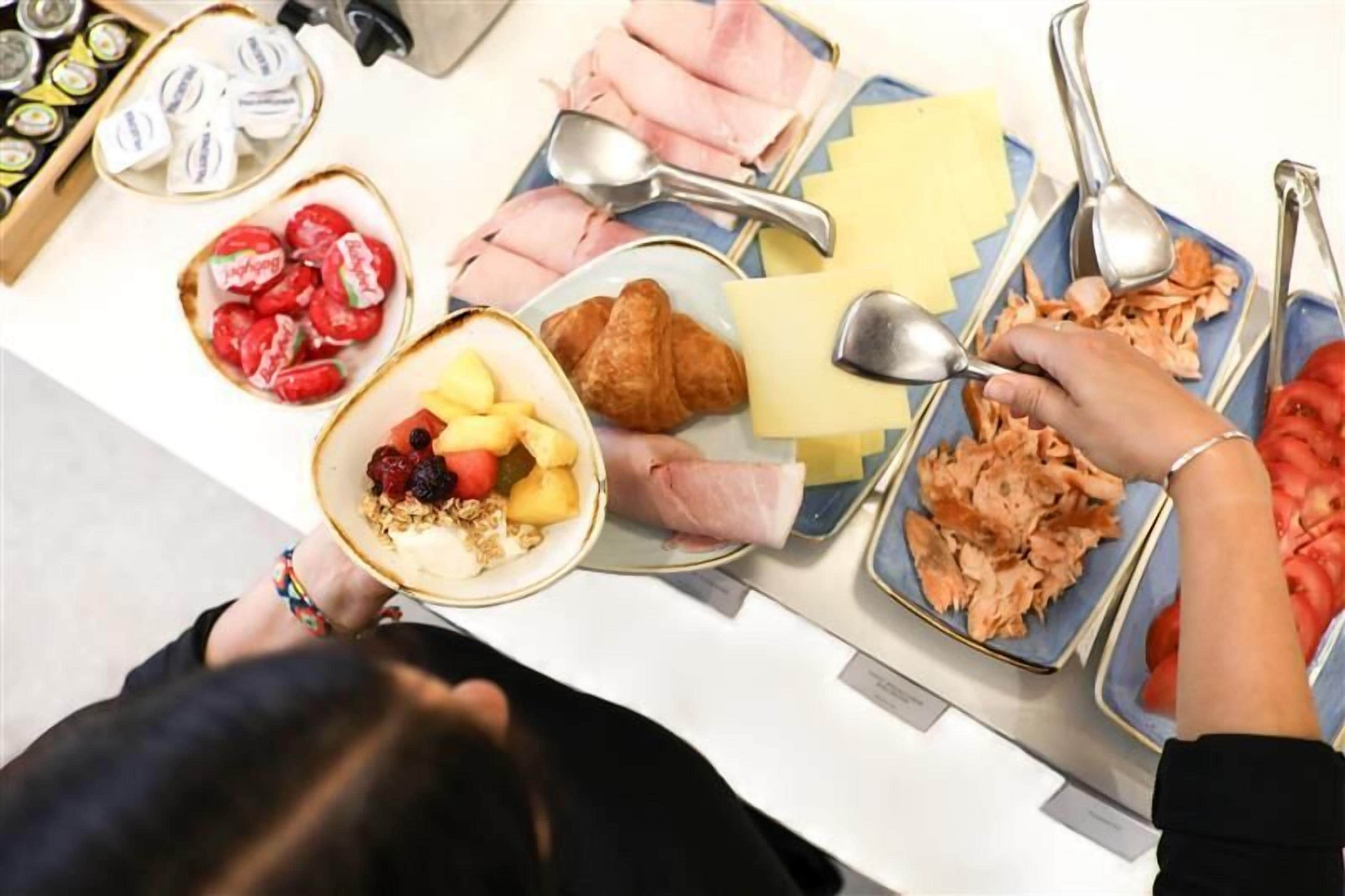 Daily continental breakfast (GBP 13.95 per person)