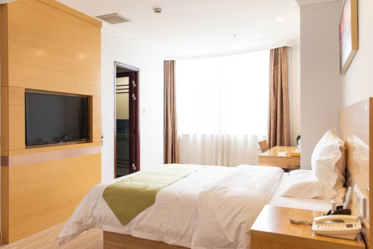 Superior Room, 1 King Bed | Free WiFi