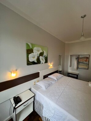 1 quarto, escrivaninha, cortinas blackout, Wi-Fi de cortesia
