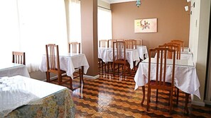 Café da manhã continental grátis todos os dias