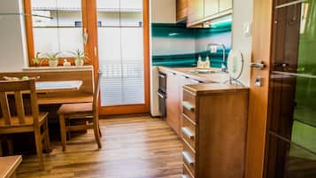 Apartemen, 1 kamar tidur | Makan di kamar