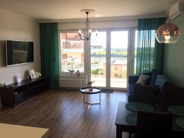 Deluxe Apartment, 1 King Bed with Sofa bed, River View | View from room