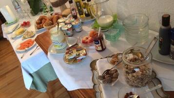 Daily buffet breakfast (EUR 9.50 per person)