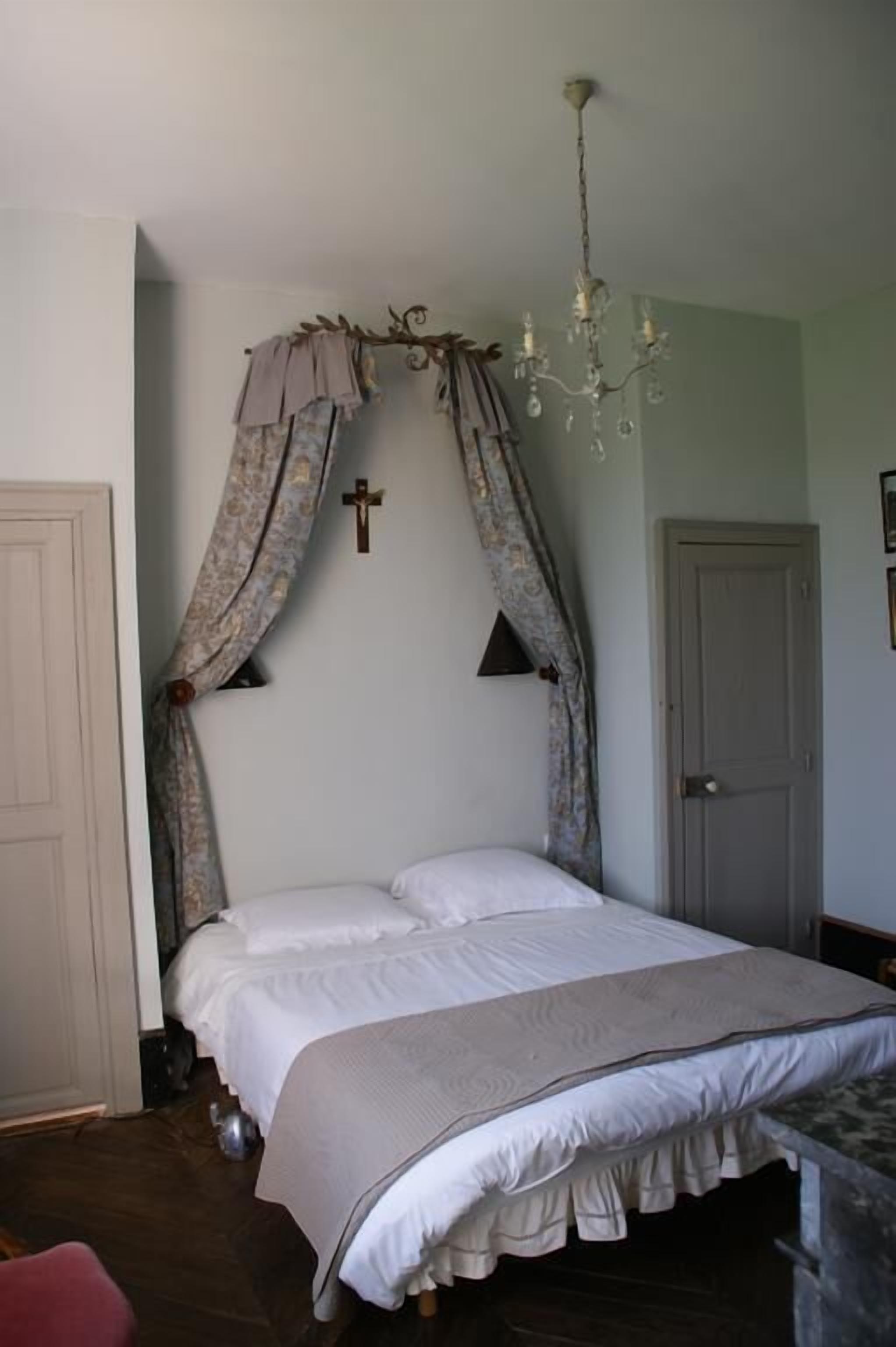 Chambre Double (Saint Fargeau) | Décoration personnalisée, ameublement personnalisé, rideaux occultants