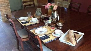Breakfast area - Les Chambres d'Hôtes - Le Bout du bois (Montireau)
