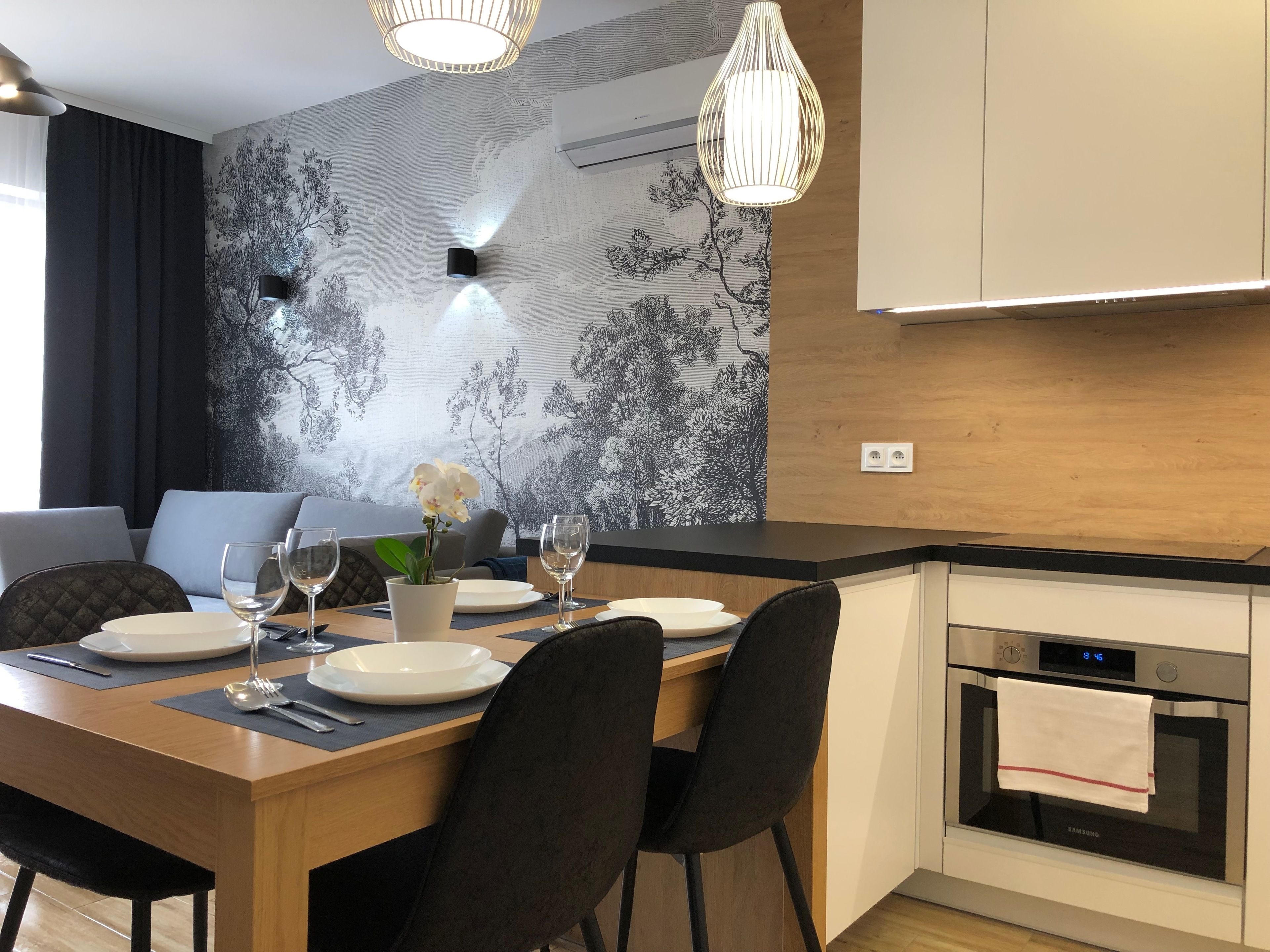 Deluxe Apartment, 1 King Bed with Sofa bed, Courtyard View | Living area | Flat-screen TV