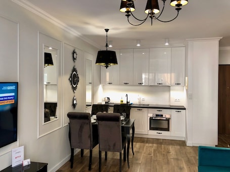 Deluxe Apartment, 1 King Bed with Sofa bed, Courtyard View | Living area | Flat-screen TV