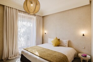 Villa supérieure, 3 chambres, piscine privée | 3 chambres, rideaux d’obscurcissement, fer et planche à repasser