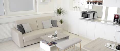 Apartment | Living room | Flat-screen TV
