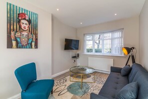 ルーム | リビング エリア | 薄型テレビ