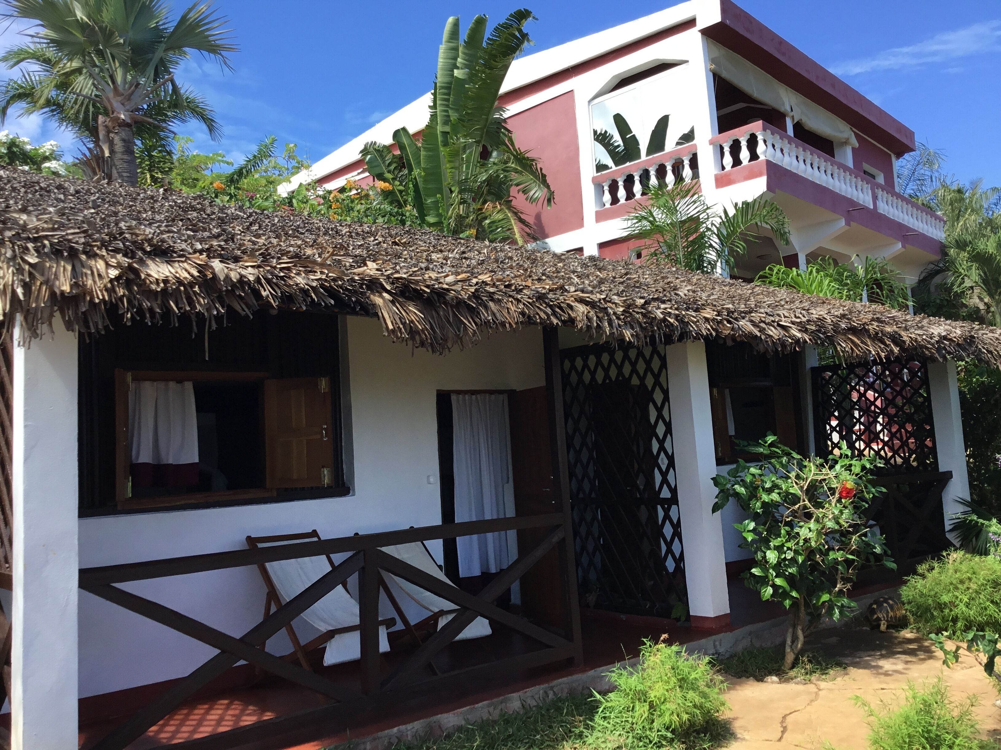 房內夾萬、書桌、免費 Wi-Fi、床單