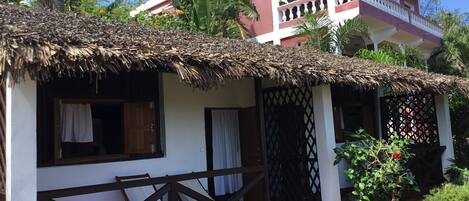 Värdeförvaringsskåp på rummet, skrivbord, gratis wi-fi och sängkläder