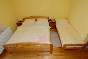 Desk, iron/ironing board, free WiFi, bed sheets - Guest House Koprivnik (Zrece)
