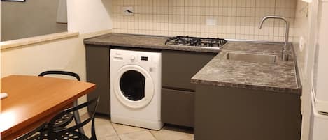 Apartment, 2 Bedrooms | Private kitchen