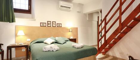 Appartement, 2 chambres | 1 chambre, fer et planche Ă repasser, accĂšs au Wi-Fi (inclus)