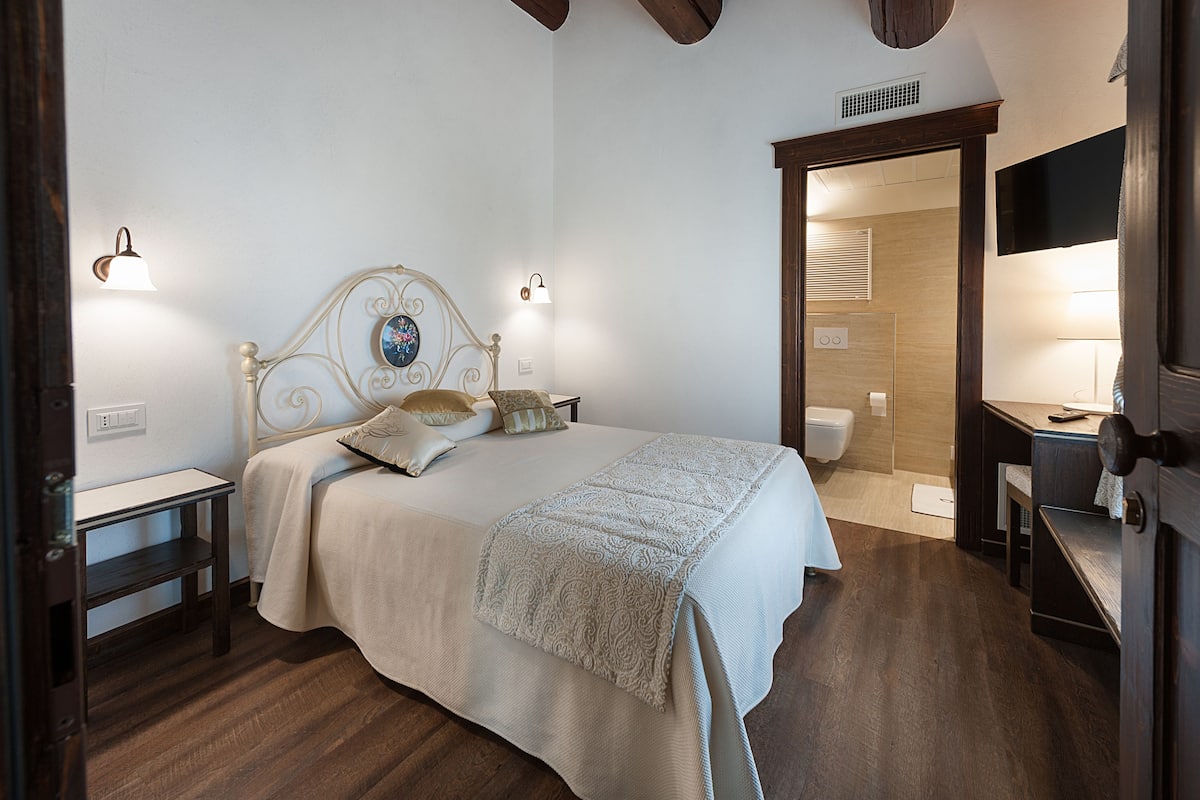 Chambre Double pour 1 personne, 1 grand lit 1 place