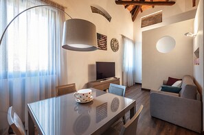 Junior Suite, 1 Double Bed with Sofa bed, River View | Living room | Smart TV - Locanda Bepa (Ostiglia)