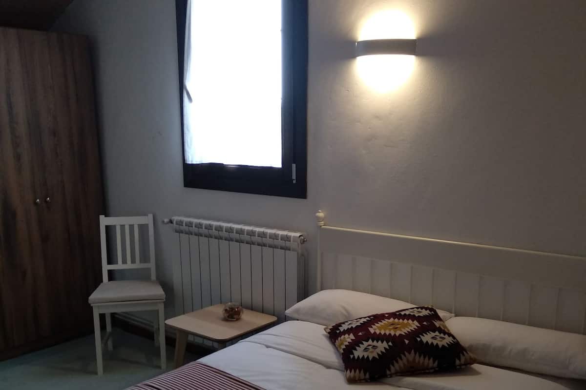 Single Room, Accessible | Cribs (free), rollaway beds (surcharge), WiFi (free), bed sheets