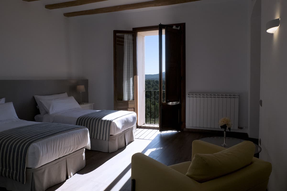 Twin Room, Mountain View | Cribs (free), rollaway beds (surcharge), WiFi (free), bed sheets