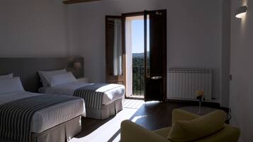 Free cots/infant beds, rollaway beds, free WiFi, bed sheets