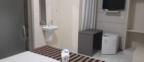Chambre double, 1 lit double | Minibar, bureau, fer et planche Ă repasser, accĂšs au Wi-Fi (inclus)