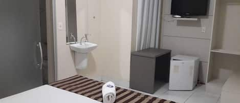 Double Room, 1 Double Bed | Minibar, desk, iron/ironing board, free WiFi