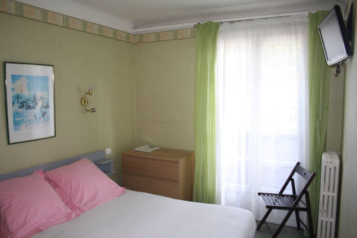 Double Room | Individually decorated, individually furnished, cots/infant beds