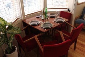 In-room dining - Cannon Spa Brighton Beach Apartments (Brighton)