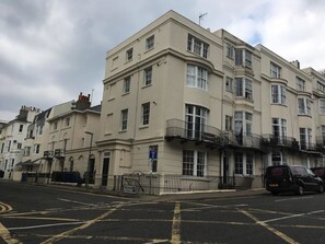 Exterior - Cannon Spa Brighton Beach Apartments (Brighton)