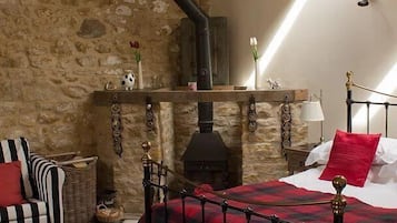 Double Room, 1 Double Bed, Non Smoking (The Snug) | Free WiFi, bed sheets