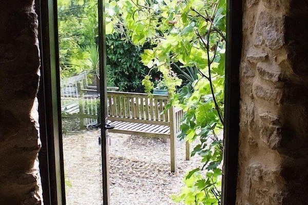 Double or Twin Room (Grooms Cottage) | Terrace/patio
