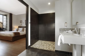 Superior Double Room | Bathroom | Free toiletries, hair dryer, bathrobes, slippers