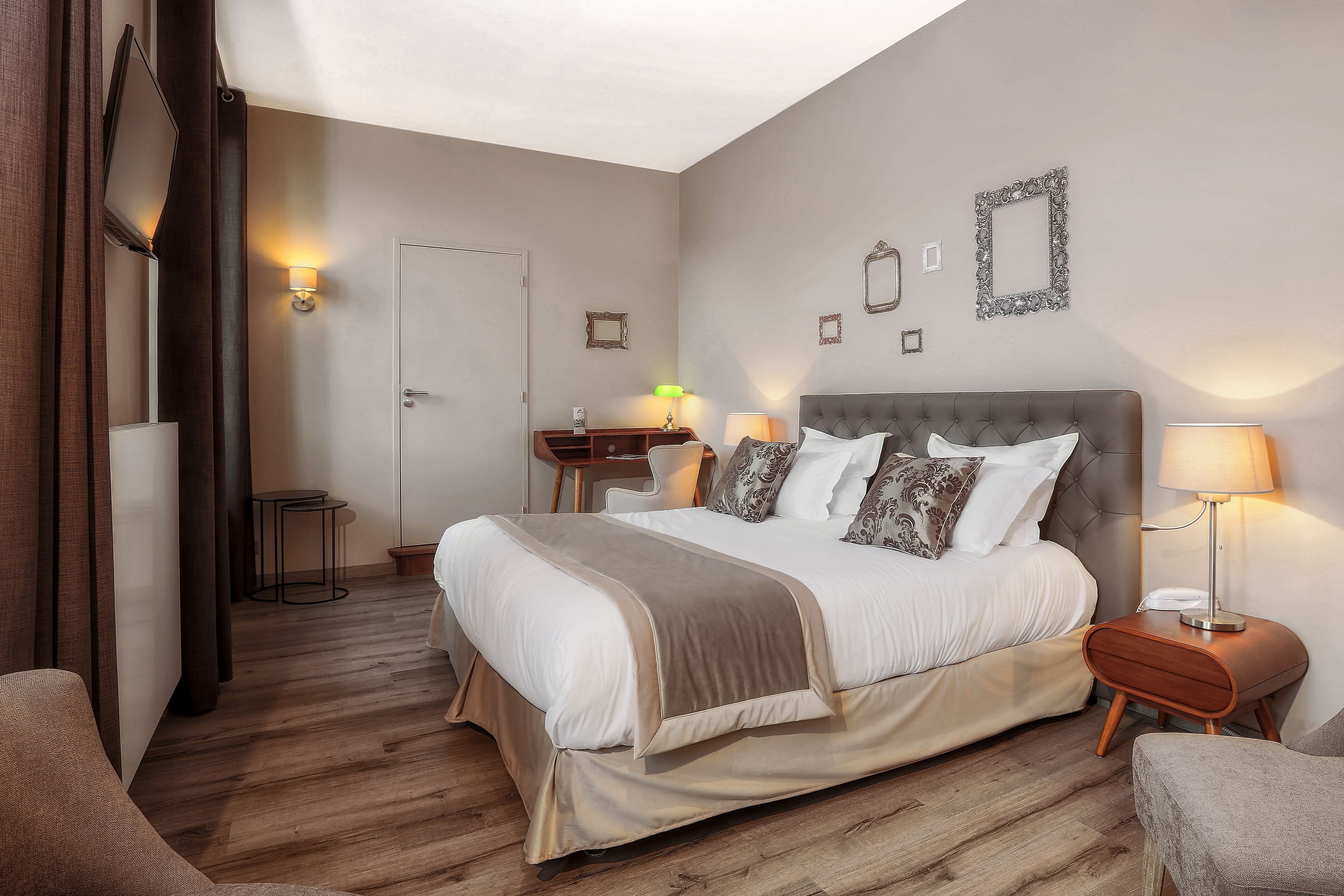 superior double room | minibar, in-room safe, individually decorated, individually furnished