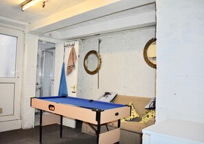 4 kamar tidur, setrika/meja setrika, dan Wi-Fi gratis