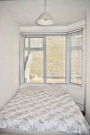 4 kamar tidur, setrika/meja setrika, dan Wi-Fi gratis